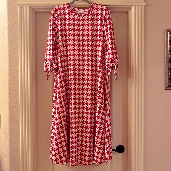 Cute white and red dress , really comfortable to wear great for any occasion✨🎀 - Picture 1 of 2